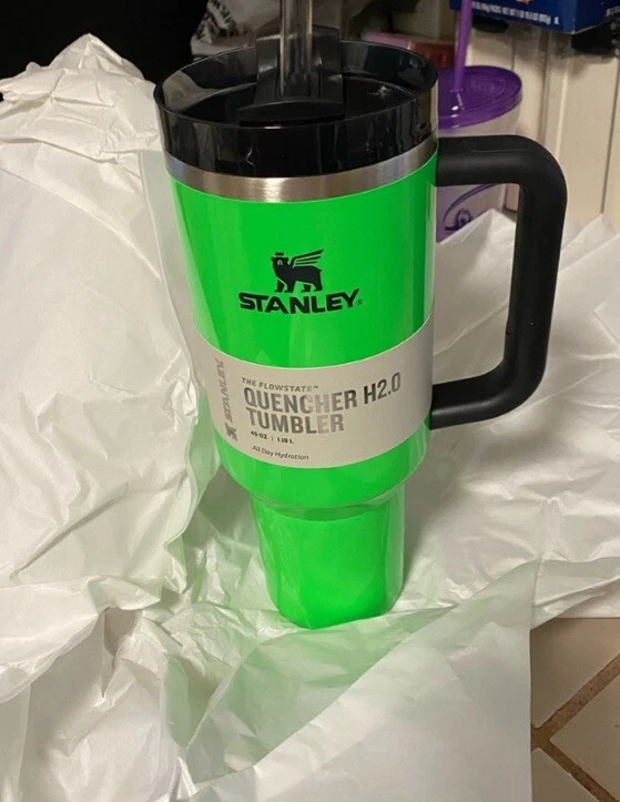 s-l1600 (54) Stanley 40 oz Tumbler Neon Green - Image 1